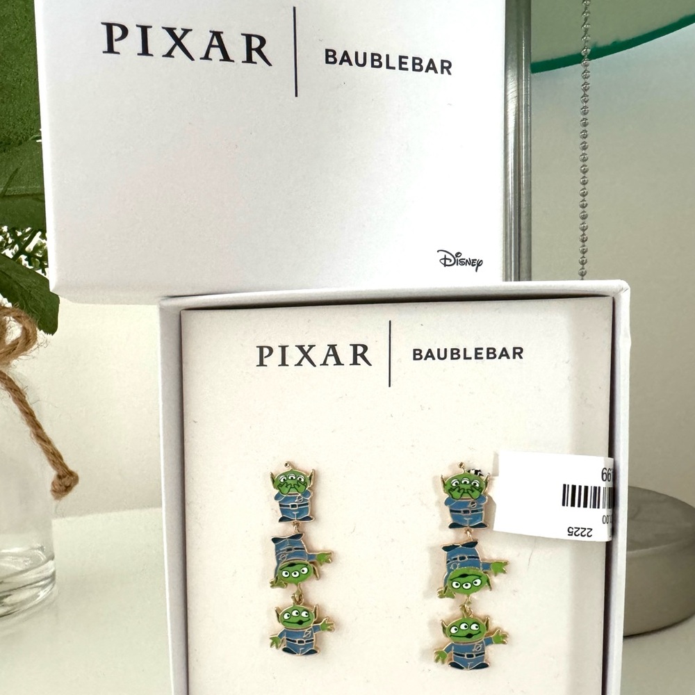 NWT Disney Pixar Toy Story Alien Drop Earrings Baublebar - Picture 3 of 4